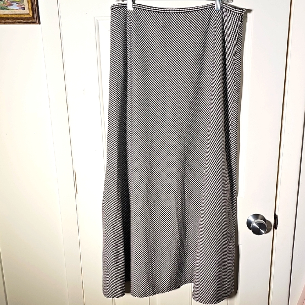TALBOTS Maxi Checked Skirt.‎ Elegant Black and White, SIZE 16. completly Lined
